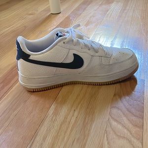 White & Navy Airforce 1